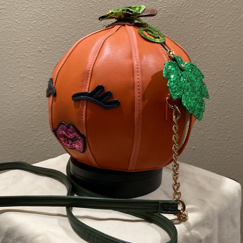 Betsy Johnson limited edition pumpkin 🎃 purse NWOT 🔥🔥 - Picture 3 of 8